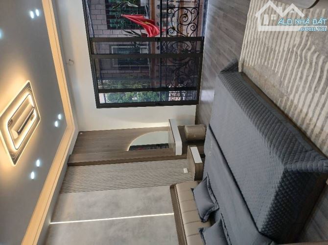 KIM GIANG_NHÀ MỚI KOONG PHÂN LÔ _ 7 TẦNG THANG MÁY- Ô TÔ VÀO NHÀ - CỰC GẦN PHỐ DT40m / 7T