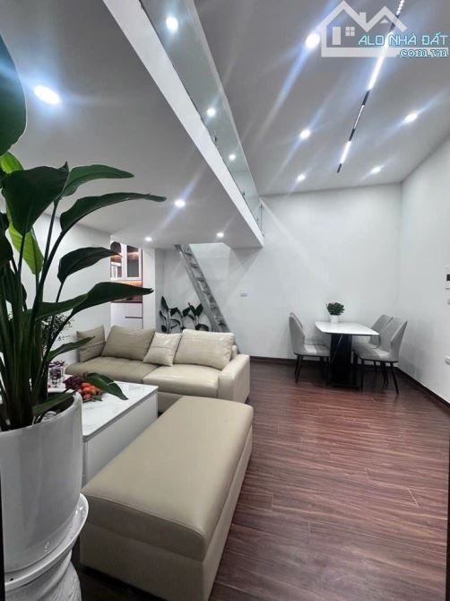 Bán nhà tập thể 42 Triều Khúc, Nguyễn Trãi, 50m2, 2 phòng ngủ, 1 PK, giá 2,9 tỷ.