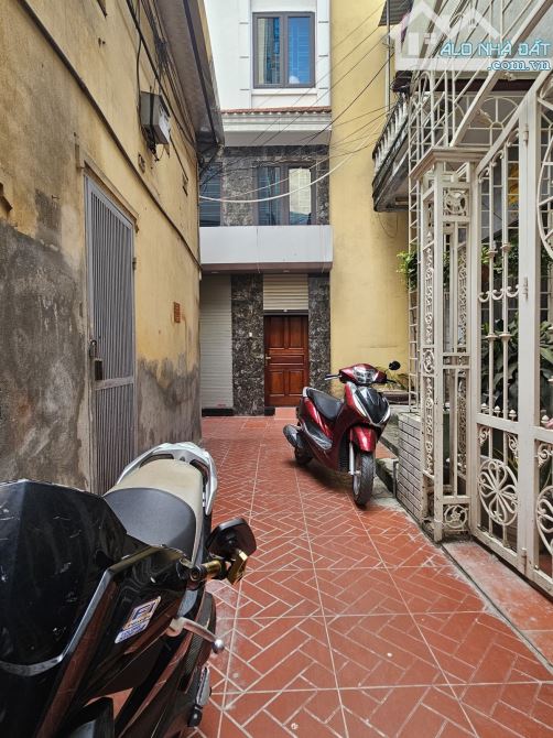 VIP | ĐỊNH CÔNG THƯỢNG – 6 TẦNG THANG MÁY – MẶT TIỀN 6M – 5M RA NGÕ Ô TÔ TRÁNH , 10 TỶ