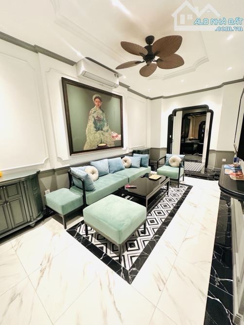 PHÂN LÔ GIẢI PHÓNG, Ô TÔ VÀO NHÀ, Ở SƯỚNG