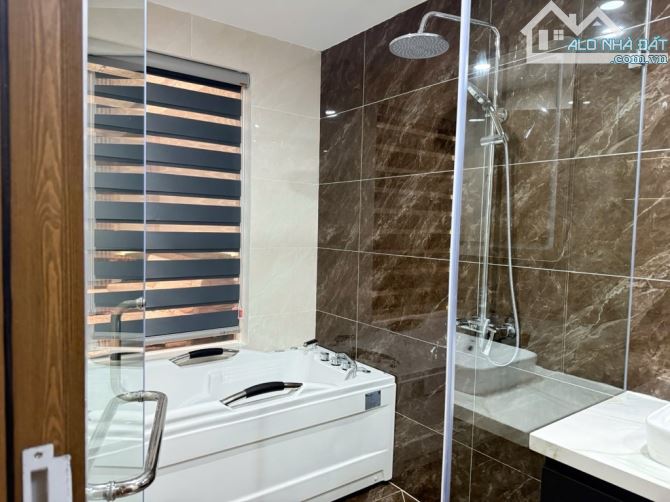 KHÁCH SẠN PHỐ CỔ ĐỒNG XUÂN – PHỐ TÂY KHÔNG NGỦ – DOANH THU 400–450TR/THÁNG