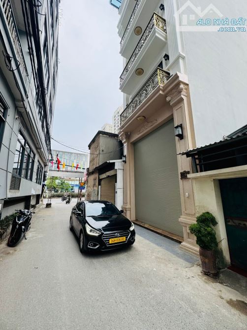 Toà 7 tầng thang máy nội thất xịn xò oto tránh vào, 10 ra Phố Tam Trinh, 80m2. Giá 29.5 tỷ