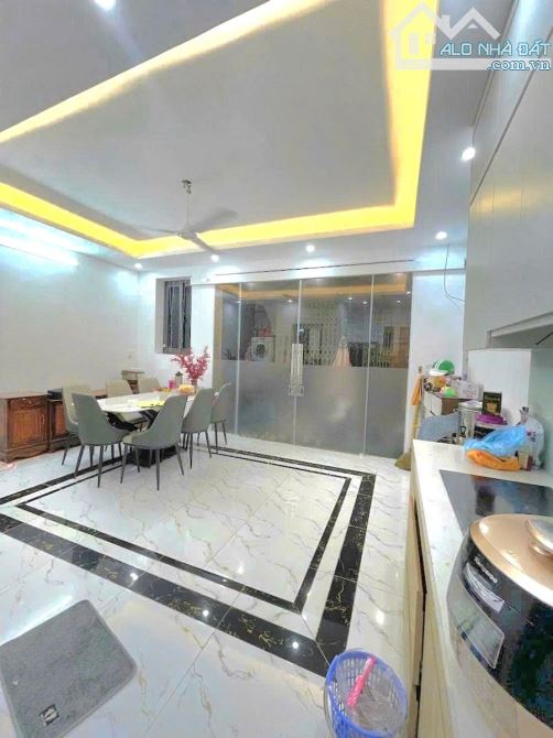 Cần Bán Nhà Trương Định 5T, Thang Máy, thoáng trước sau chỉ hơn 8 tỷ(TL)