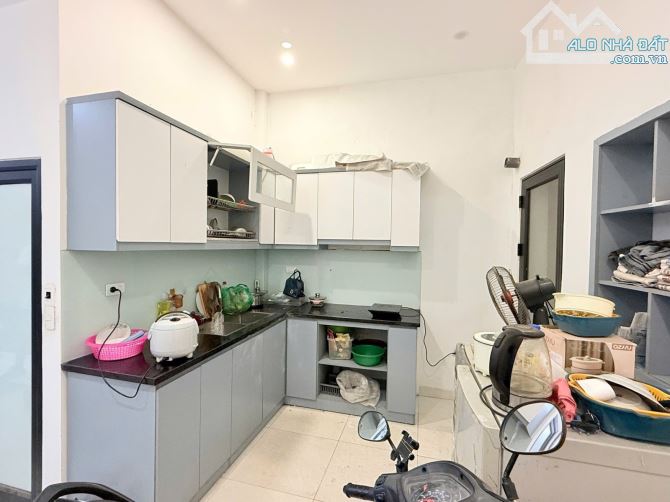 TRƯƠNG ĐỊNH – NGÃ TƯ BẠCH MAI , NGÕ THÔNG RỘNG – NHÀ ĐẸP Ở NGAY 50m2 Giá 12 tỷ