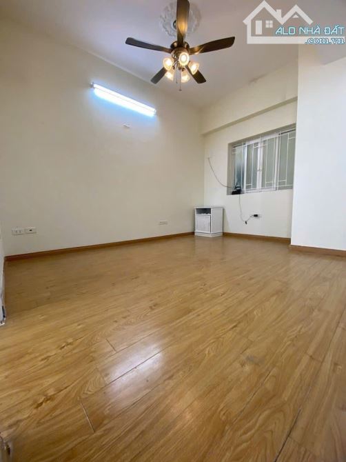 Chung cư mặt phố nhà 8C Tạ Quang Bửu, Hai Bà Trưng, sđcc, 50m2 2pn chỉ 4,99 tỷ