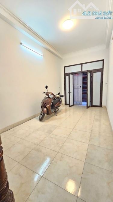 BÁN NHÀ THUỴ KHUÊ TÂY HỒ - GẦN PHỐ - SỐ VUÔNG - VỊ TRÍ ĐẸP NGÕ THÔNG - 2 THOÁNG TRƯỚC SAU