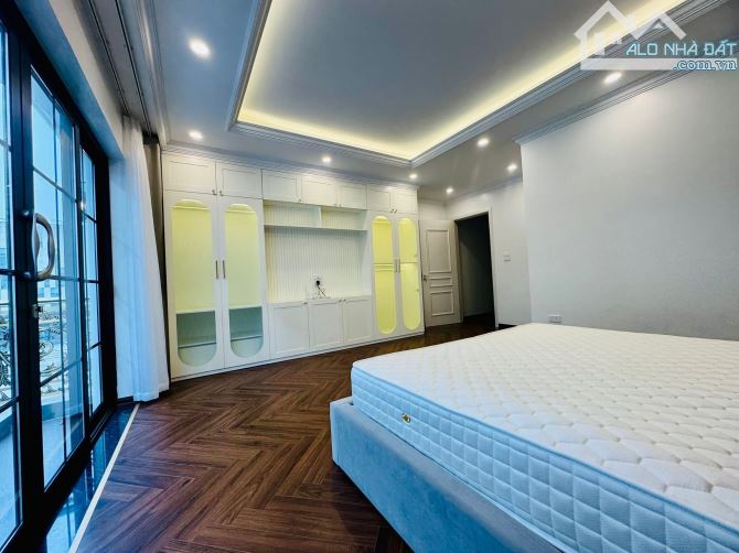 Toà 7 tầng thang máy nội thất xịn xò oto tránh vào, 10 ra Phố Tam Trinh, 80m2. Giá 29.5 tỷ