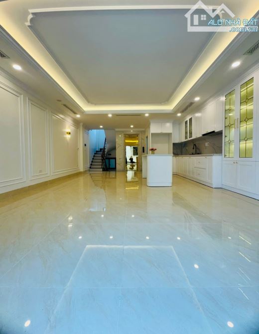 Toà 7 tầng thang máy nội thất xịn xò oto tránh vào, 10 ra Phố Tam Trinh, 80m2. Giá 29.5 tỷ