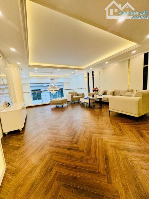 Toà 7 tầng thang máy nội thất xịn xò oto tránh vào, 10 ra Phố Tam Trinh, 80m2. Giá 29.5 tỷ