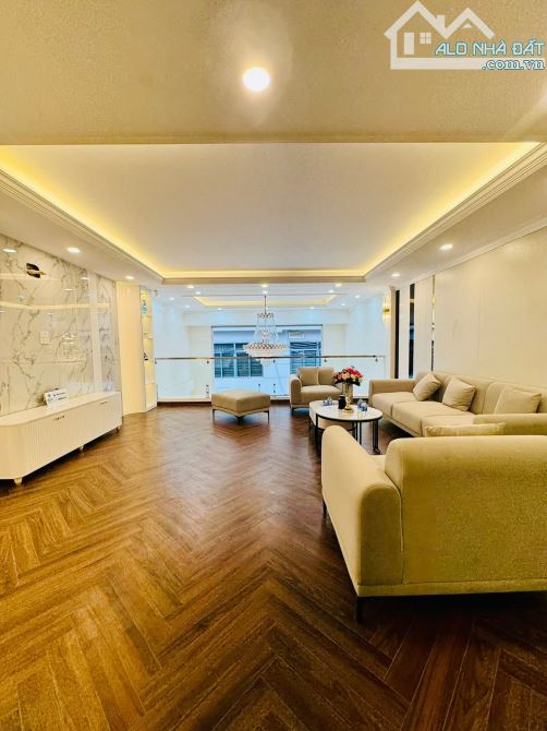 Toà 7 tầng thang máy nội thất xịn xò oto tránh vào, 10 ra Phố Tam Trinh, 80m2. Giá 29.5 tỷ