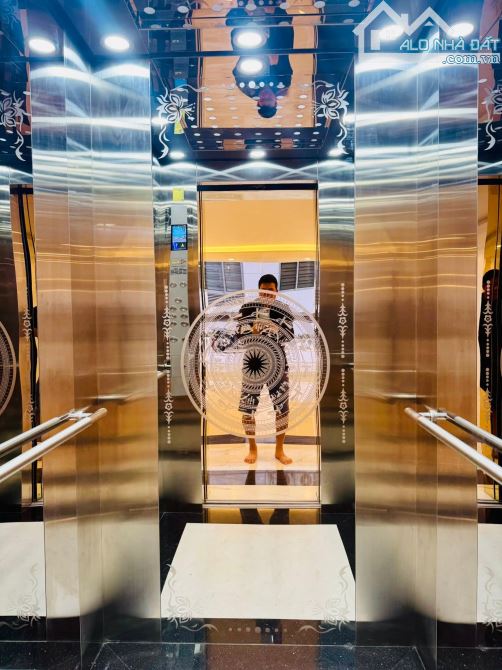 Toà 7 tầng thang máy nội thất xịn xò oto tránh vào, 10 ra Phố Tam Trinh, 80m2. Giá 29.5 tỷ