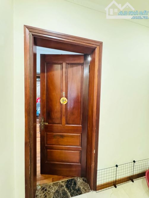 Cần bán gấp căn nhà hổ khẩu tây hồ gần thung lũng hoa , gần công viên nước tây hồ