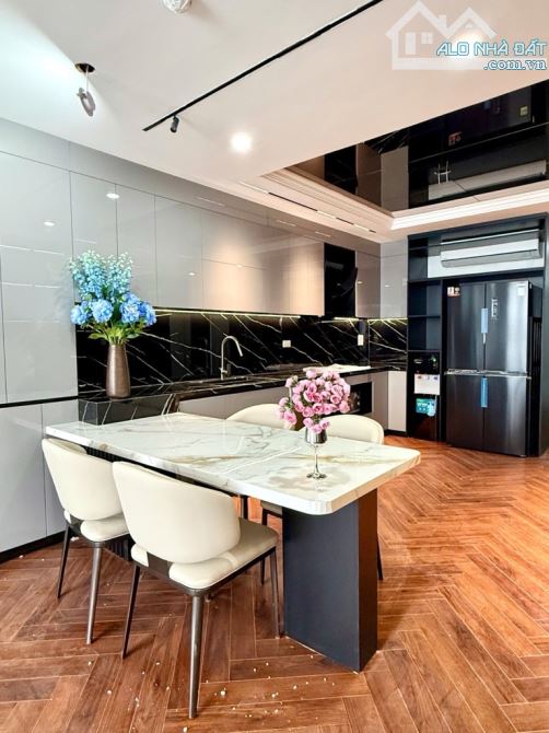 KHÁCH SẠN PHỐ CỔ ĐỒNG XUÂN – PHỐ TÂY KHÔNG NGỦ – DOANH THU 400–450TR/THÁNG