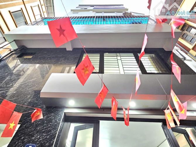 Nguyễn Trãi Thanh Xuân 6 tầng 4 ngủ hơn 9 đồng