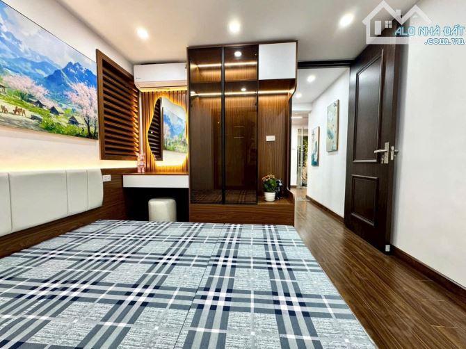 Bán gấp Căn Tập Thể Tầng 1 phố Tây Sơn, 3 Ngủ full nội thất, DT 90M chỉ 4.98 tỷ(TL)