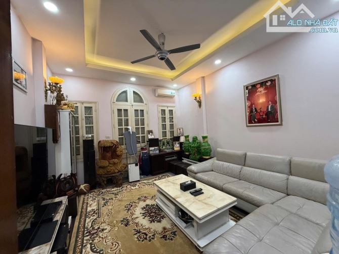 Bán nhà Nguyễn Khánh Toàn, Cầu Giấy, Ô Tô tránh, Mặt tiền rộng, 96m2, 40 tỷ