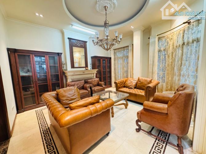 Cần bán gấp căn nhà hổ khẩu tây hồ gần thung lũng hoa , gần công viên nước tây hồ