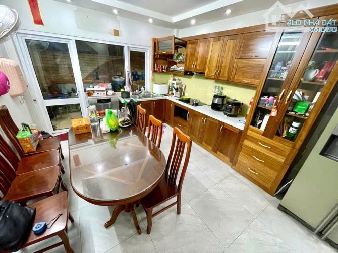 Bán nhà Nguyễn Văn Huyên, Cầu Giấy, 56m2, 5 tầng, 6PN, nhỉnh 13tỷ.