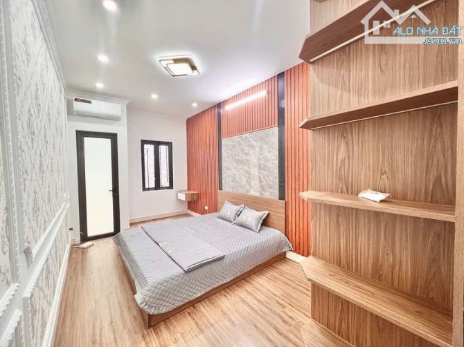 Bán nhà Bùi Huy Bích, Thịnh Liệt, Ô tô vào nhà 35m2 x 5 tầng, Giá: 7,25 tỷ( ctl)