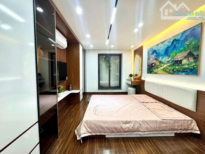 Bán gấp Căn Tập Thể Tầng 1 phố Tây Sơn, 3 Ngủ full nội thất, DT 90M chỉ 4.98 tỷ(TL)