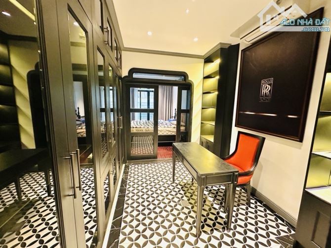 PHÂN LÔ GIẢI PHÓNG, Ô TÔ VÀO NHÀ, Ở SƯỚNG