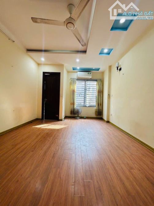 HÀO NAM - ĐỐNG ĐA - 5 TẦNG - 35M² - MT 3,8M² - CHÀO 8,6 TỶ