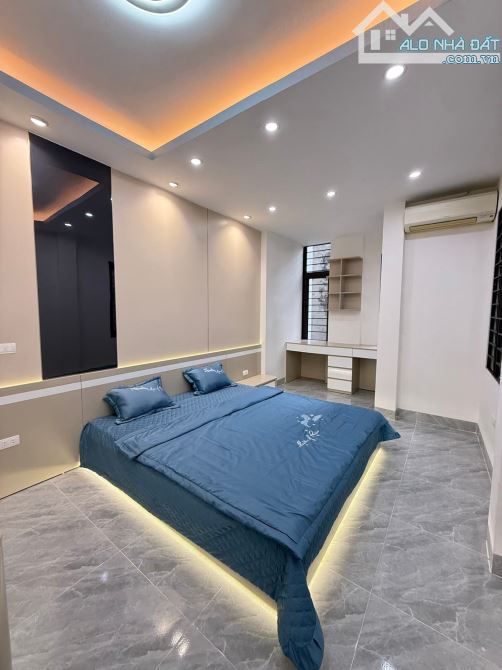 Bán nhà 7 tầng tháng máy Đường Láng, 2mặt tiền, ô tô 7 chỗ vào nhà, 50m2 giá nhỉnh 17₫