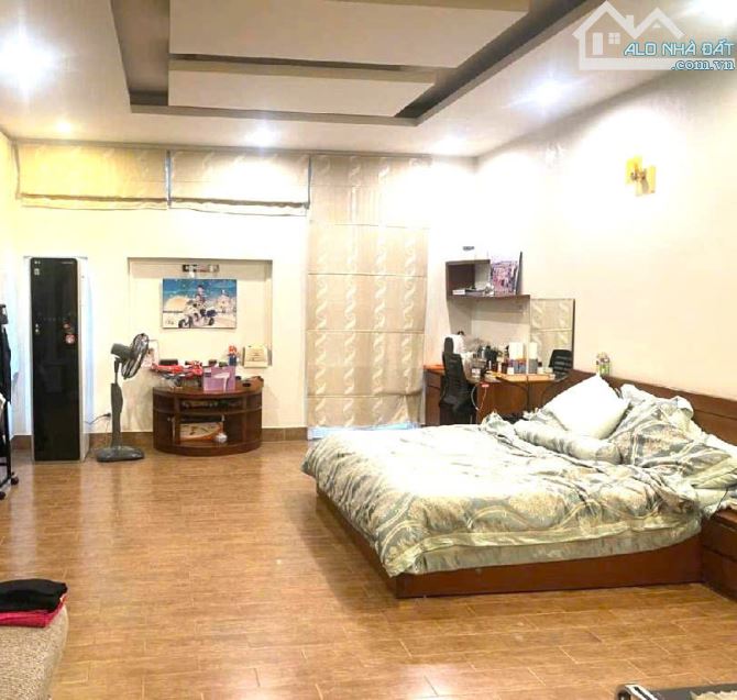 BIỆT THỰ THU NHỎ - MẶT TIỀN QUYỀN LỰC - GẦN PHỐ - HƯỞNG TRỌN TIỆN ÍCH TÂY HỒ