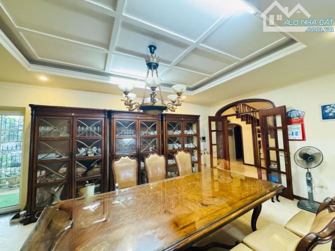 Cần bán gấp căn nhà hổ khẩu tây hồ gần thung lũng hoa , gần công viên nước tây hồ