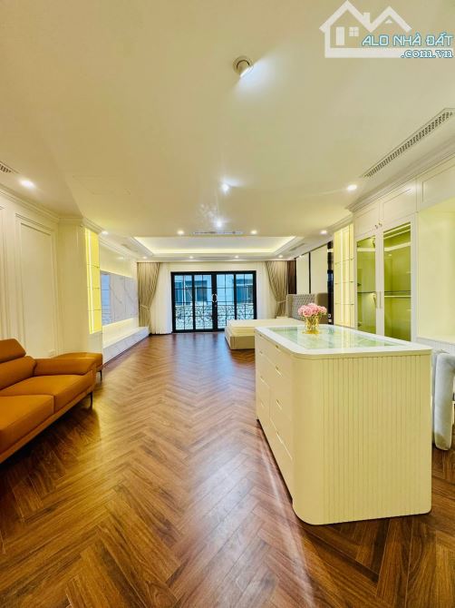 Toà 7 tầng thang máy nội thất xịn xò oto tránh vào, 10 ra Phố Tam Trinh, 80m2. Giá 29.5 tỷ