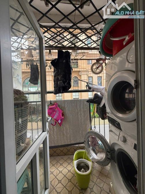 Chỉ 6,2 tỷ chung cư CT3 Hoàng Cầu, Đống Đa, Lô Góc, 2 logia 60m2 2pn ở ngay