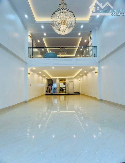 Toà 7 tầng thang máy nội thất xịn xò oto tránh vào, 10 ra Phố Tam Trinh, 80m2. Giá 29.5 tỷ