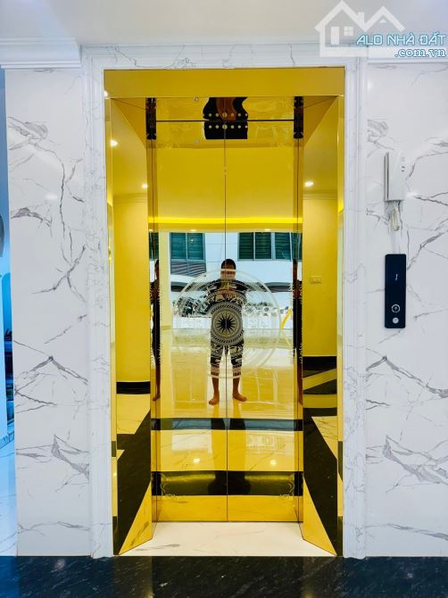 Toà 7 tầng thang máy nội thất xịn xò oto tránh vào, 10 ra Phố Tam Trinh, 80m2. Giá 29.5 tỷ