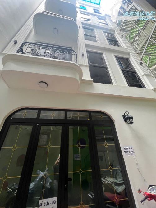 Bán nhà riêng phân lô Trần Quốc Hoàn, Cầu Giấy – 40m², 5 tầng, ô tô, kd, 2 thoáng, 19tỷ