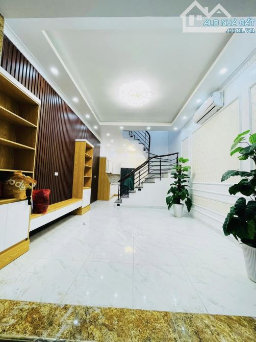 8.5 TỶ-38M2-4 TẦNG-4 NGỦ-121 KIM NGƯU-FUL NỘI THẤT-HBT