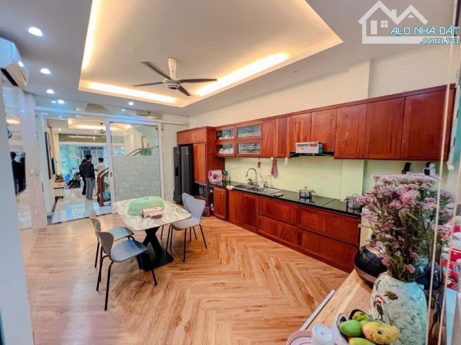 BÁN NHÀ QUAN HOA, CẦU GIẤY - 5 TẦNG 50M2 - GIÁ 12.9 TỶ - CÁCH MẶT PHỐ 50M