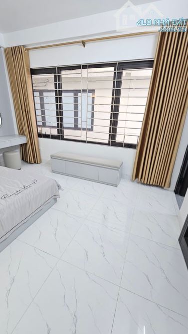 Nhà Đẹp Ở Ngay Bùi Xương Trạch, oto đỗ cửa, 34m, 5 tầng, giá 11,1 tỷ