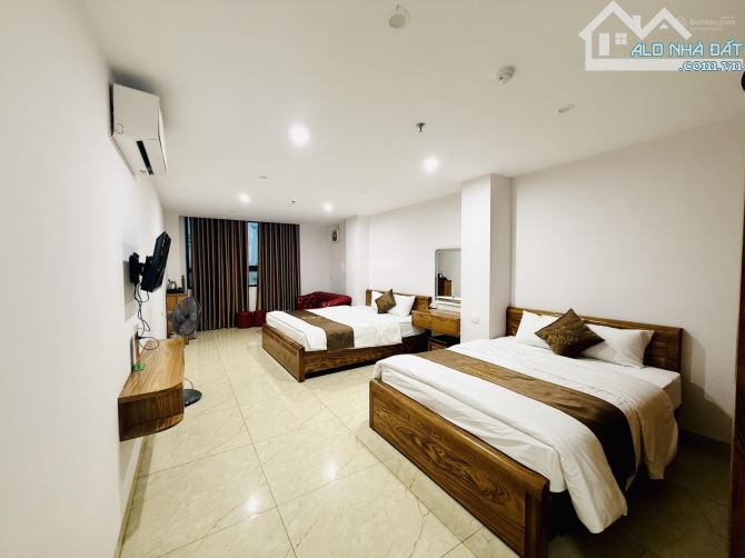 Bán nhà phố Hàng Bông 305m2 mặt tiền 9m xây 14 tầng hơn 100 tỷ