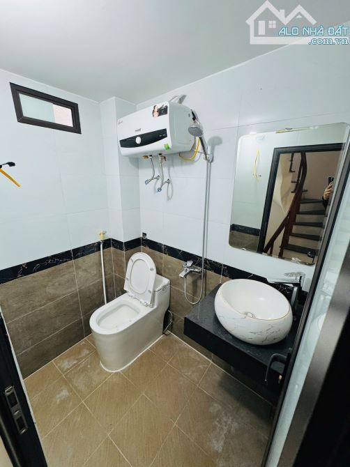 Nhỉnh 7 tỷ nhà 5 tầng mới gần mặt đường Hoàng Mai gần ủy ban phường, KĐT Đền Lừ