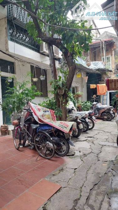 Bán Nhà Phố Hàng Buồm - 55m2 x 2 Tầng - Sổ riêng, xây mới thoải mái - Nhà thoáng, sân rộng