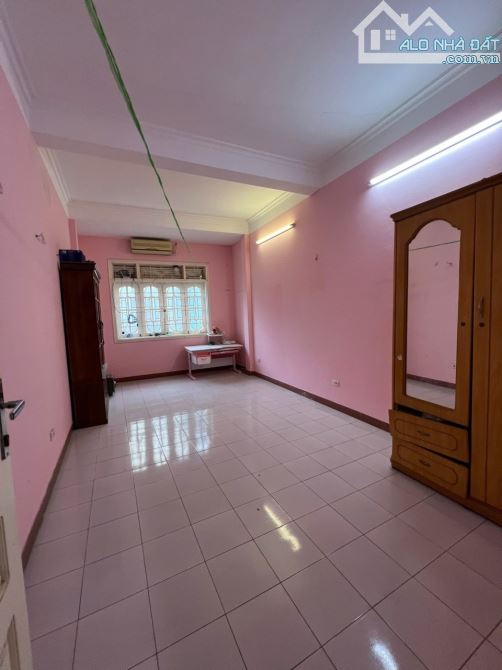 Nhà Đẹp - Dân Xây, Trần Hòa - Hoàng Mai, 15m Ô Tô, Gần Cầu Lủ, 36m2, 5 Tầng, 7.9 Tỷ