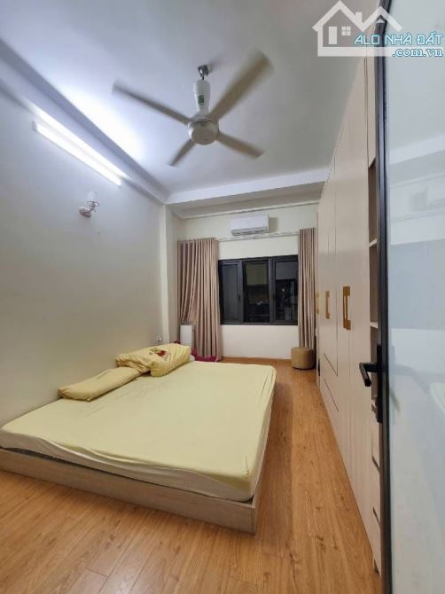 BÁN NHÀ PHỐ NGUYỄN XIỂN 30m2- 4 tầng - mt 4m- 6 tỷ 380