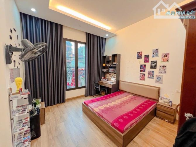 BÁN NHÀ QUAN HOA, CẦU GIẤY - 5 TẦNG 50M2 - GIÁ 12.9 TỶ - CÁCH MẶT PHỐ 50M