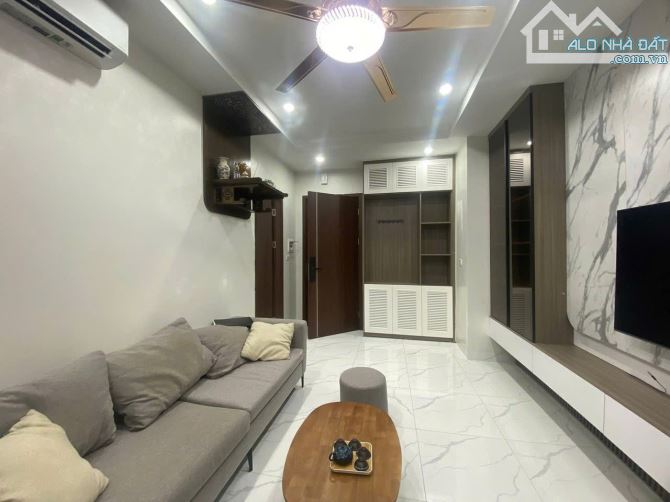 Nhỉnh 5 tỷ chung cư NO2 Chùa Láng, Đống Đa, sđcc 50m2 2pn 2wc nhà đẹp