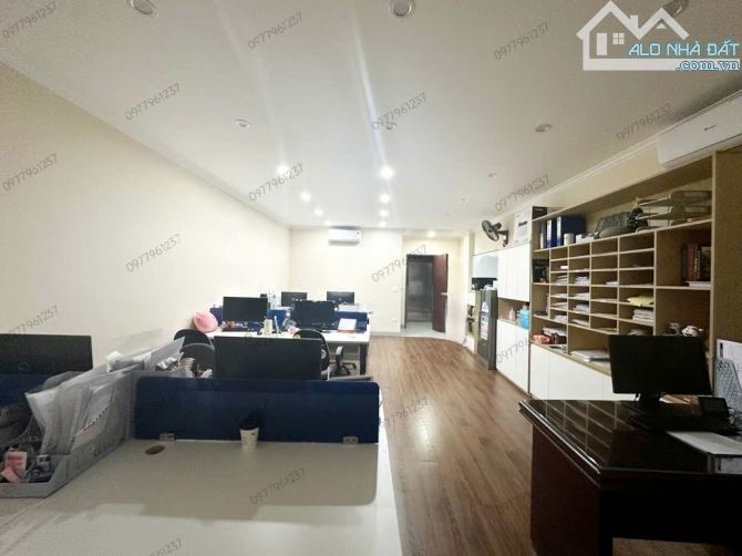 BÁN NHÀ PHỐ NGUYỄN CHÁNH 65m2 × 7T THANG MÁY. BA Ô TÔ TRÁNH ĐỖ THOẢI MÁI + VỈA HÈ