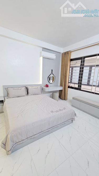 Nhà Đẹp Ở Ngay Bùi Xương Trạch, oto đỗ cửa, 34m, 5 tầng, giá 11,1 tỷ