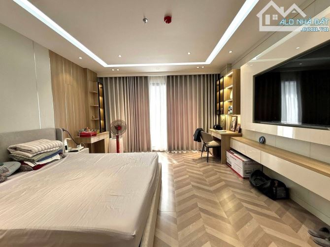 BÁN NHÀ NGUYỄN VĂN HUYÊN DT60m2*5TẦNG PHÂN LÔ OTO TRÁNH KINH DOANH SẦM UẤT. Chỉ 18.5 TỶ