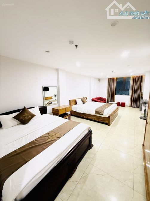 Bán nhà phố Hàng Bông 305m2 mặt tiền 9m xây 14 tầng hơn 100 tỷ