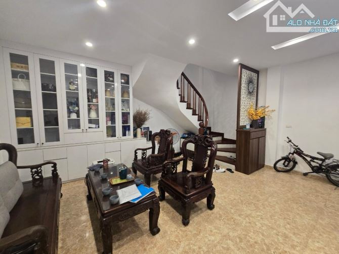 Bán nhà Phân Lô, Ô tô tránh Bùi Xương Trạch - Thanh Xuân - 5tầng 2 thoáng- 55 m2 - 15 tỷ