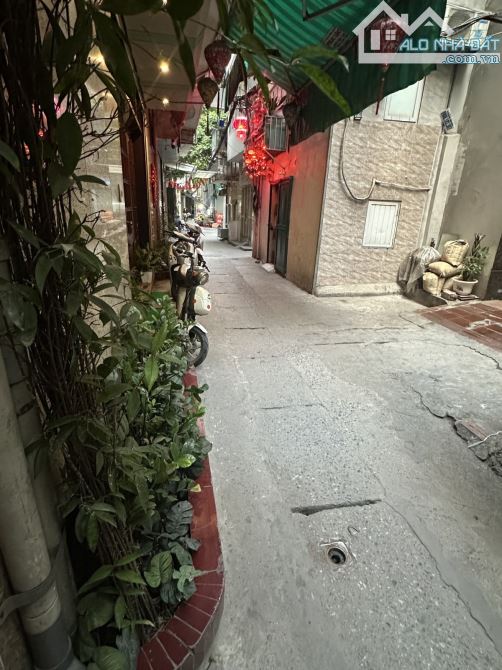 Bán đất tặng nhà Bạch Mai 79m2 ngõ nông gần phố 10m ra mặt ngõ oto 12.7 tỷ